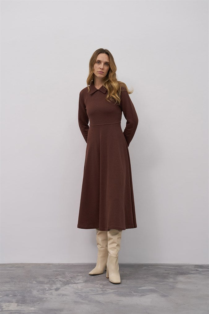 Midi dress with classic collar (Brown)