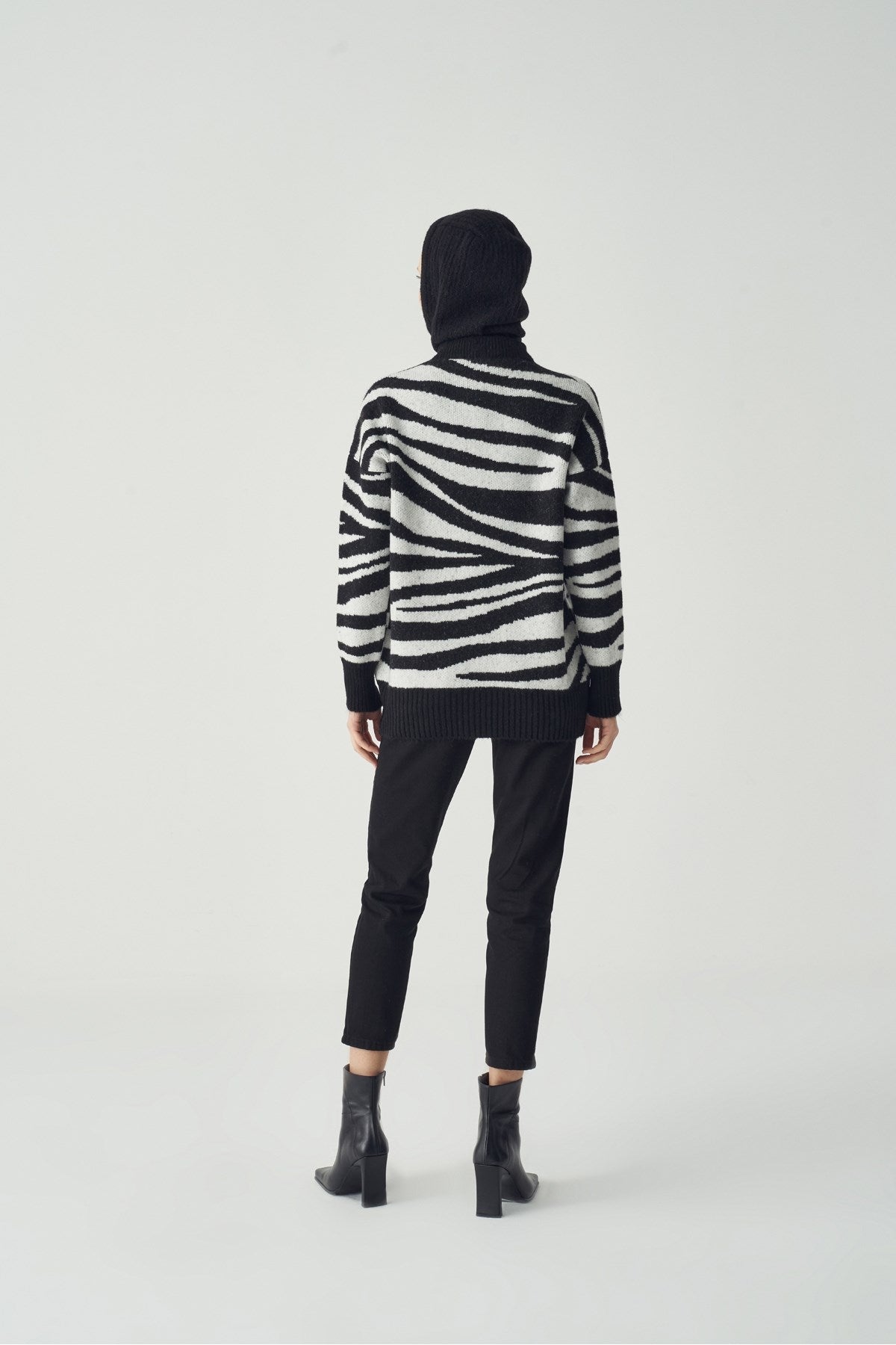 Zebra sweater (Black)