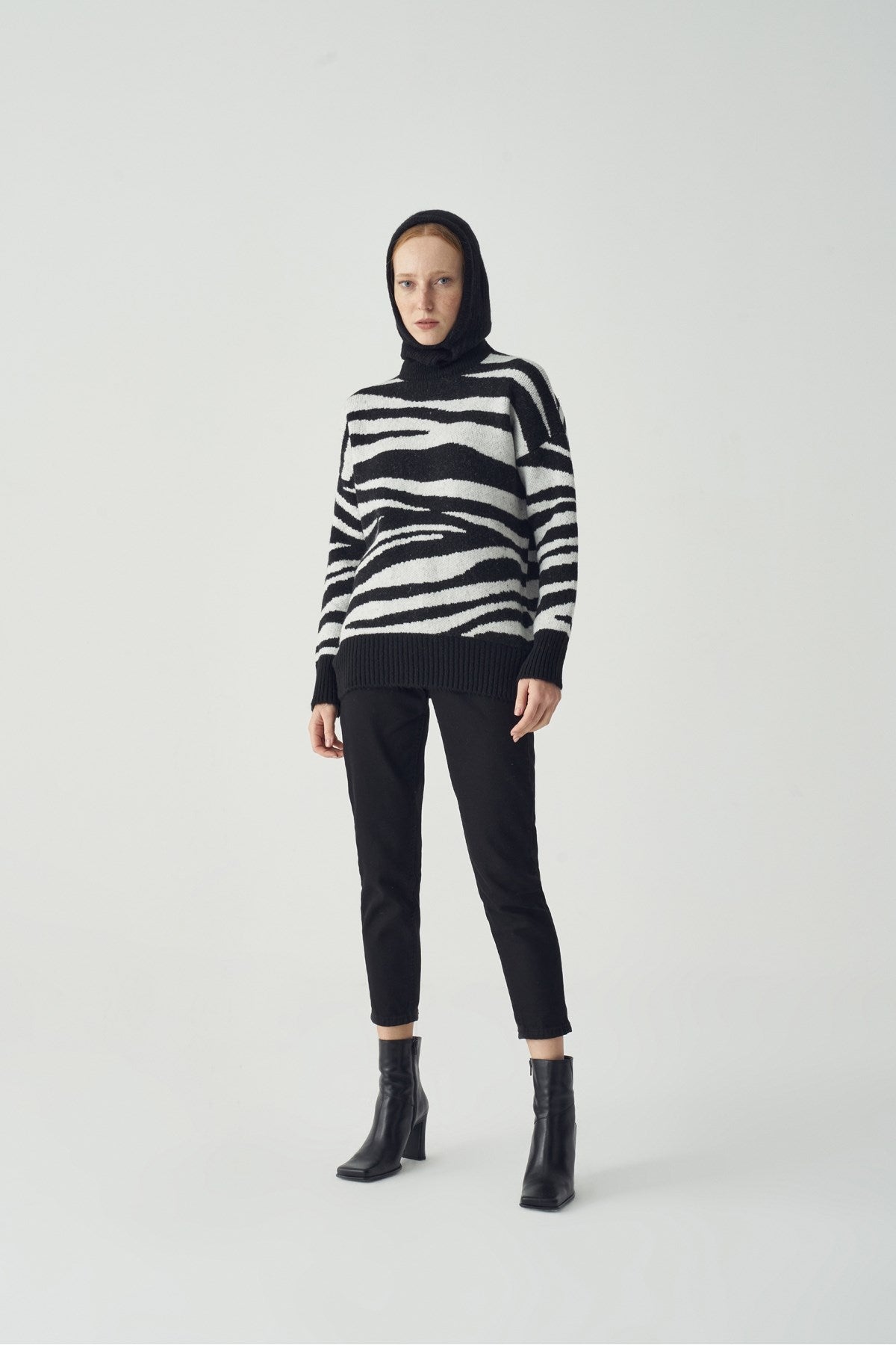 Zebra sweater (Black)